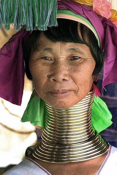 400px-Kayan_woman_with_neck_rings 400px-Kayan_woman_with_neck_rings