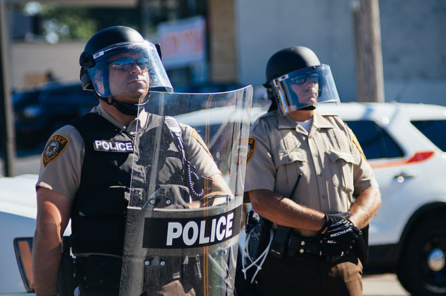 Police_in_riot_gear_at_Ferguson_protests