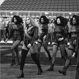 Beyonce and her dancers practice their entrance before the performance. Via Beyonce, Instagram.